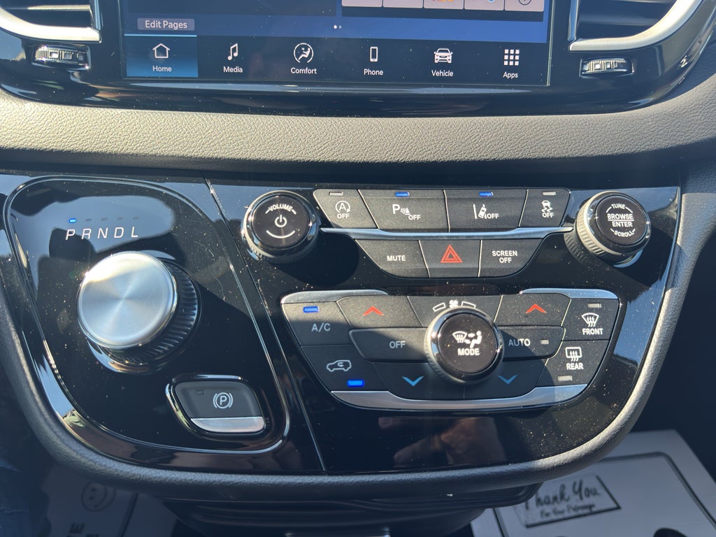 2026 Chrysler Voyager LX