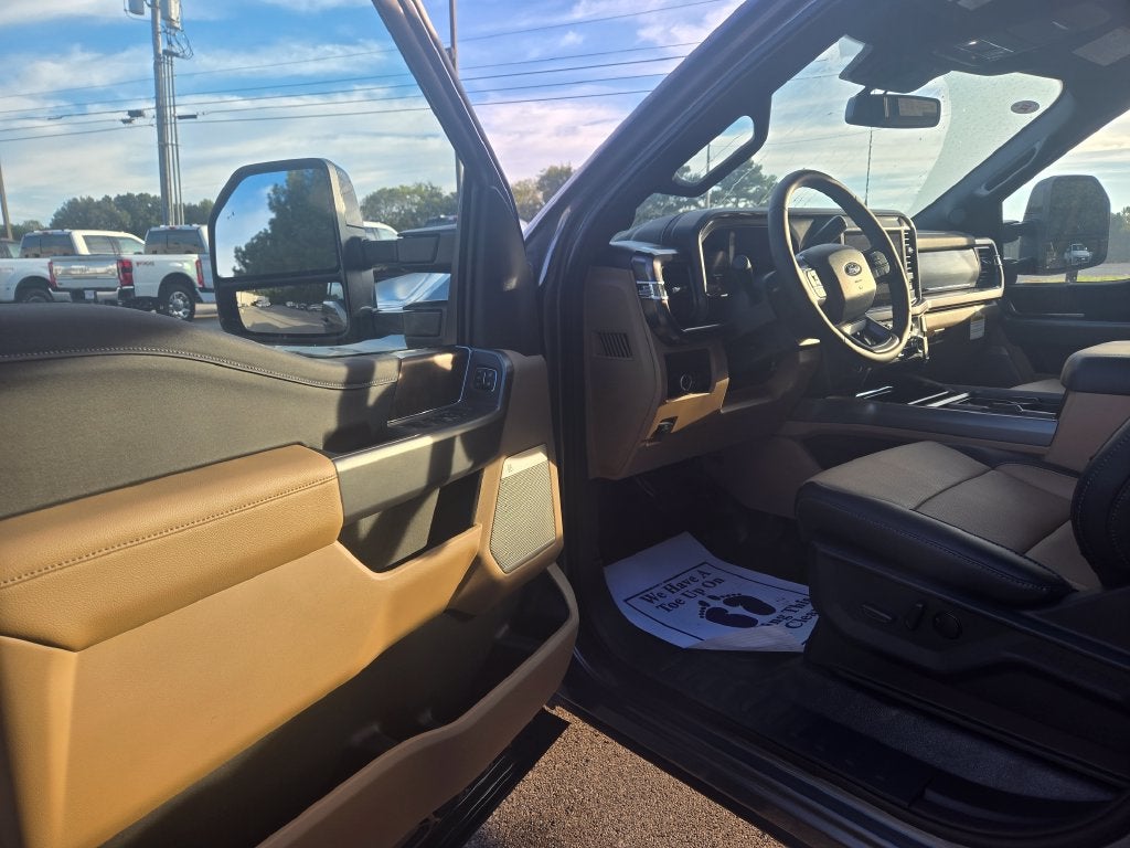 2027 Ford F-350SD F-350® Lariat®