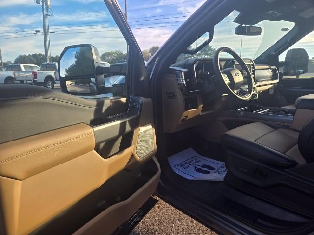 2027 Ford F-350SD F-350® Lariat®