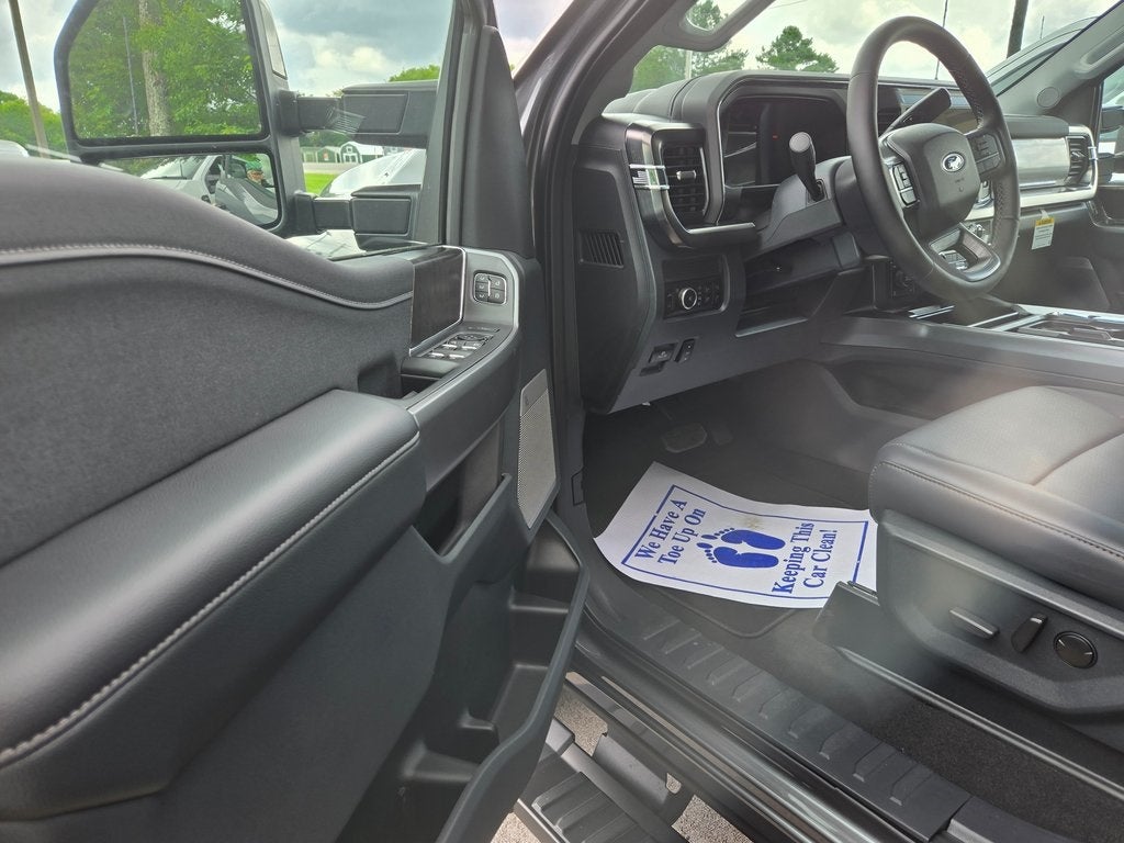 2025 Ford F-350SD F-350® Lariat®