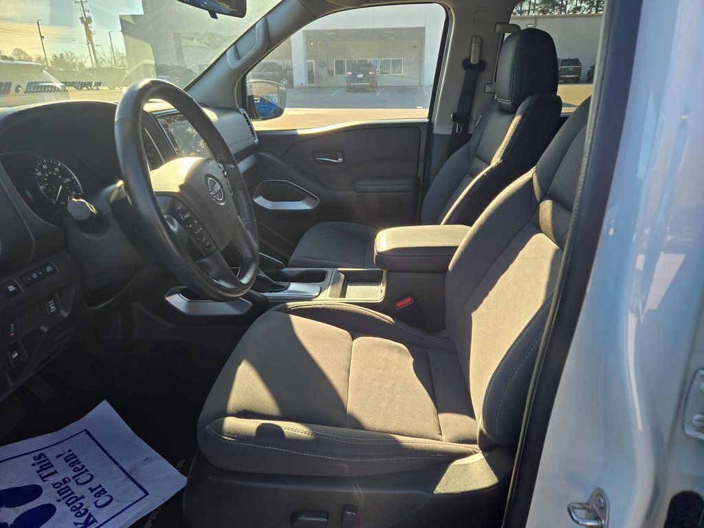 2024 Nissan Frontier SV