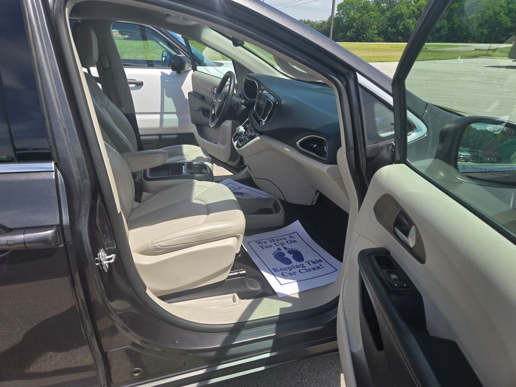 2021 Chrysler Voyager LXI