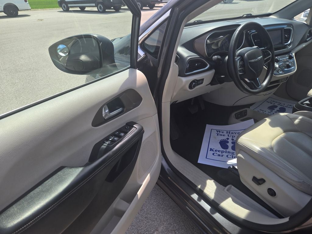2021 Chrysler Voyager LXI