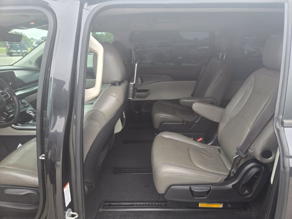 2022 Kia Carnival LX