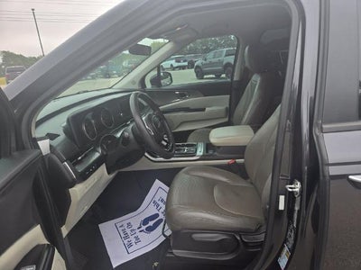 2022 Kia Carnival LX