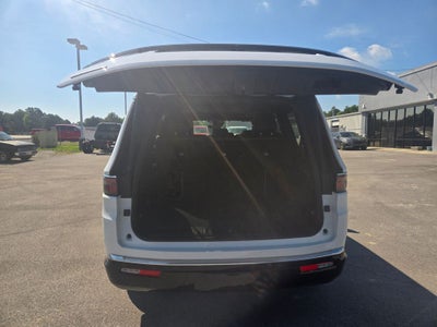 2023 Jeep Wagoneer Base
