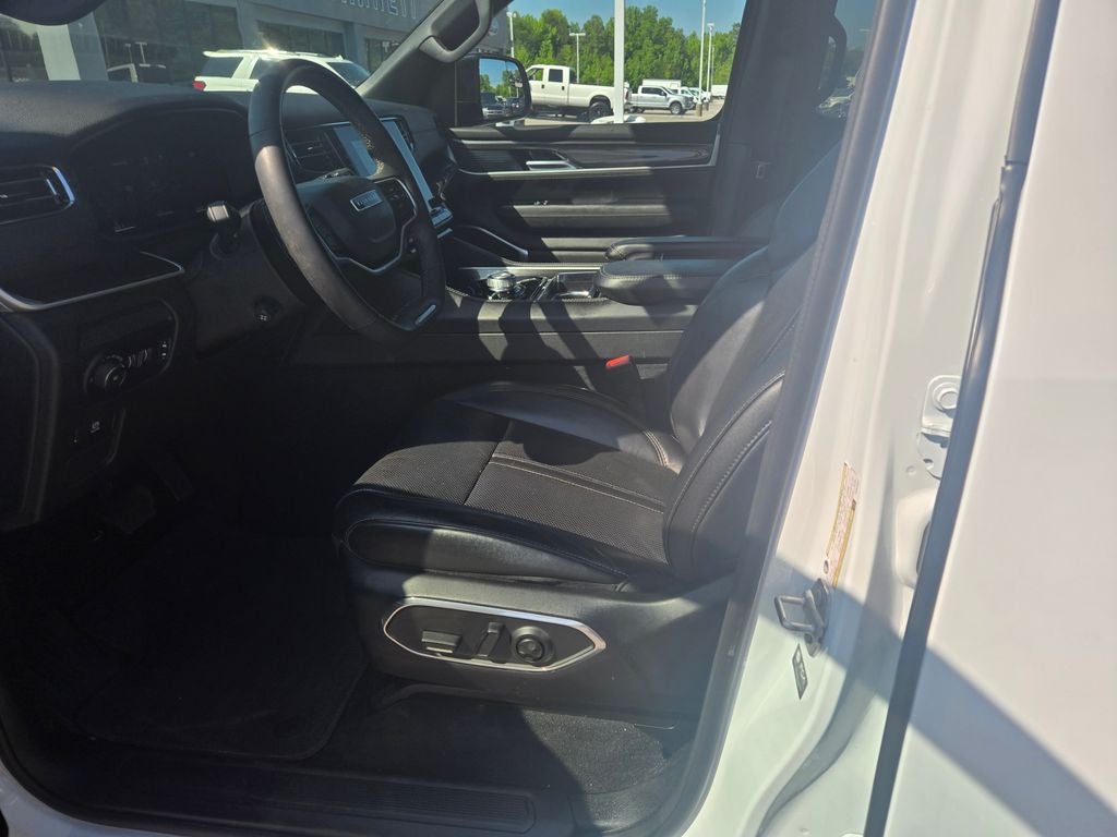 2023 Jeep Wagoneer Base