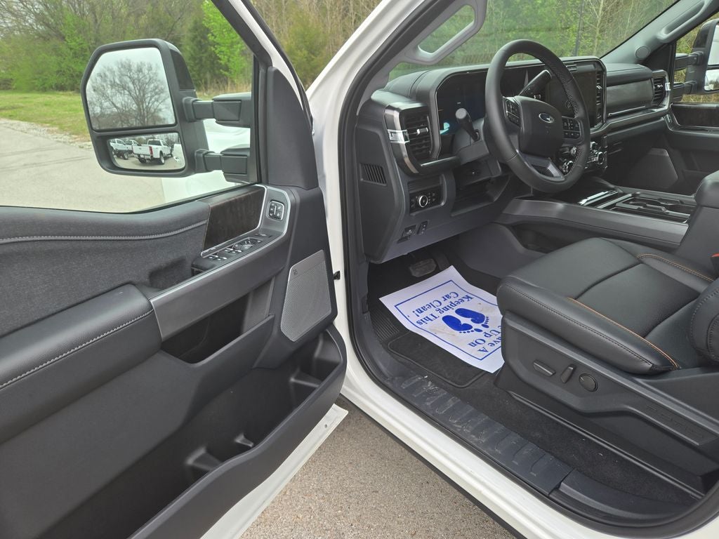 2026 Ford F-350SD Lariat DRW