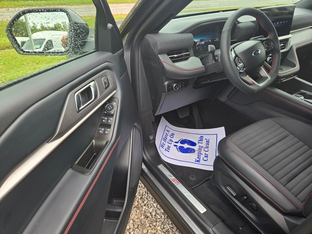 2025 Ford Explorer ST-Line