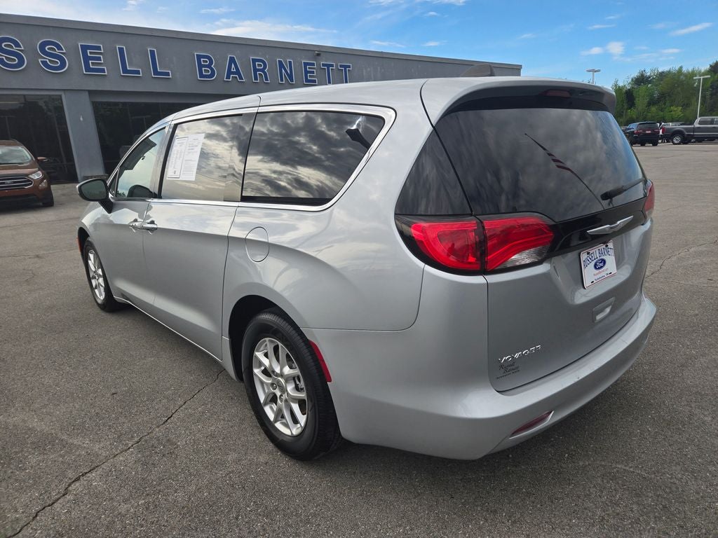 2023 Chrysler Voyager LX