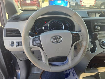 2014 Toyota Sienna XLE 8 Passenger