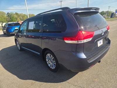 2014 Toyota Sienna XLE 8 Passenger