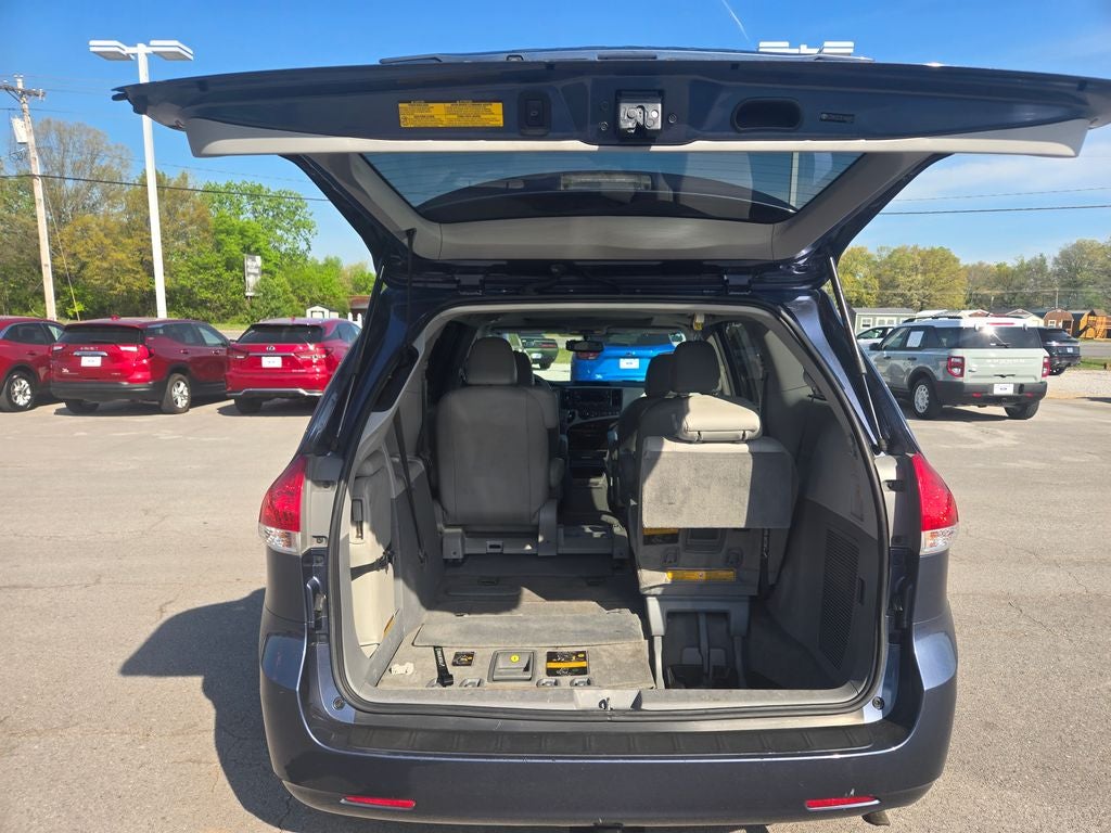 2014 Toyota Sienna XLE 8 Passenger