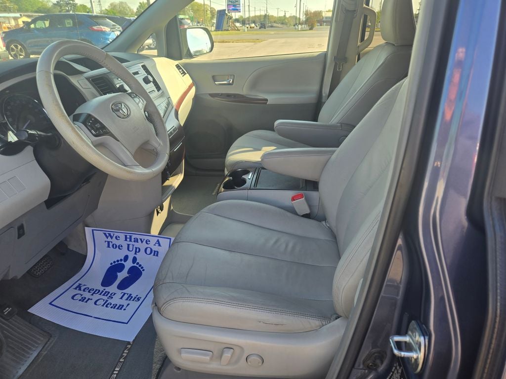 2014 Toyota Sienna XLE 8 Passenger