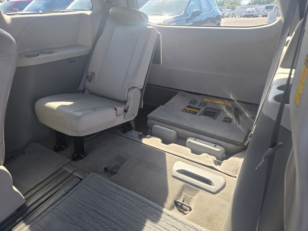 2014 Toyota Sienna XLE 8 Passenger