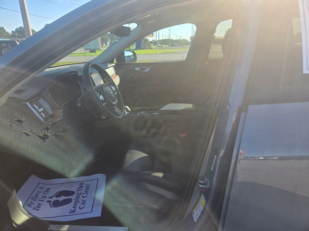 2024 Volvo XC60 B5 Plus Dark Theme