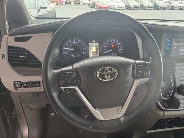2017 Toyota Sienna XLE 7 Passenger