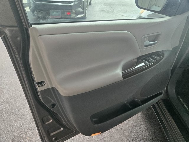 2017 Toyota Sienna XLE 7 Passenger