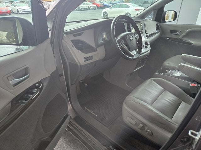 2017 Toyota Sienna XLE 7 Passenger