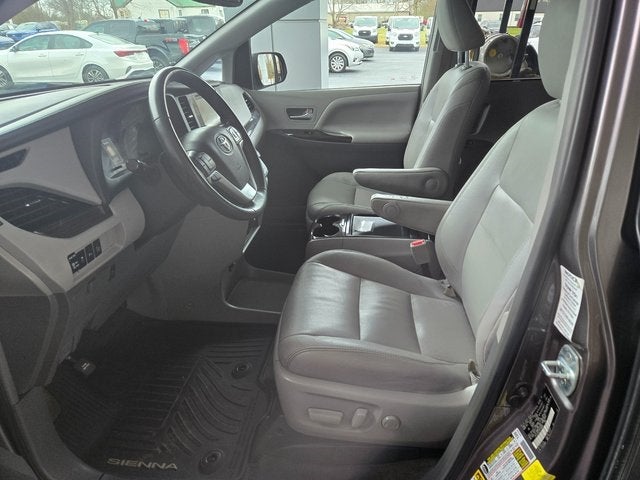 2017 Toyota Sienna XLE 7 Passenger