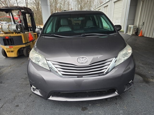 2017 Toyota Sienna XLE 7 Passenger