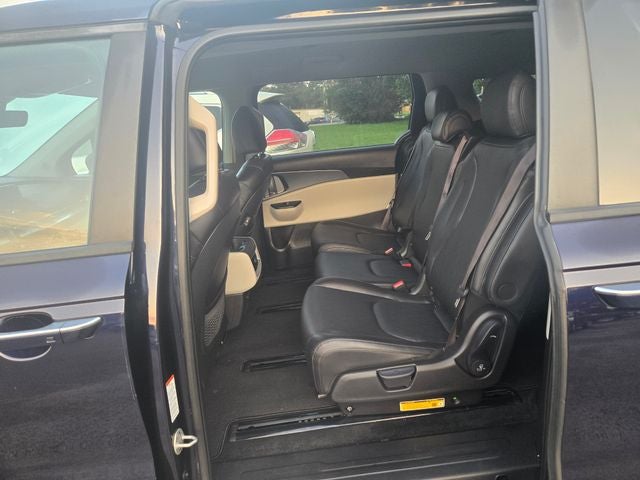 2024 Kia Carnival LX Seat Package