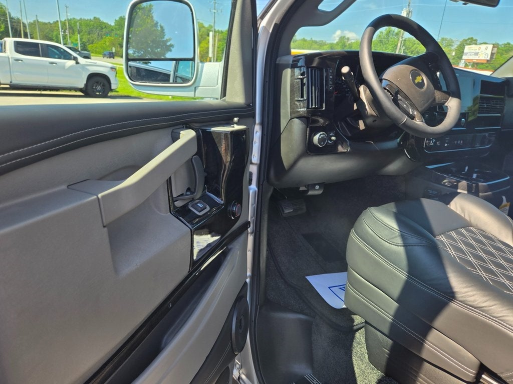 2025 Chevrolet Express 2500 Work Van Cargo