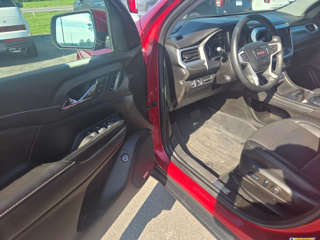 2023 GMC Acadia SLT