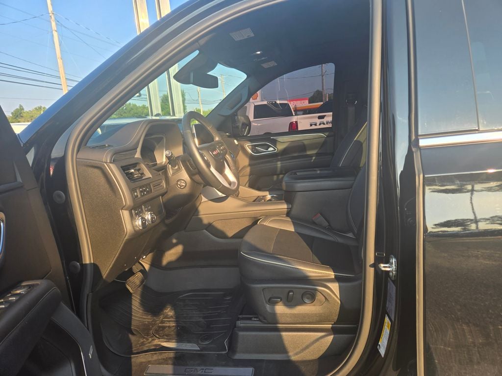 2023 GMC Yukon SLT