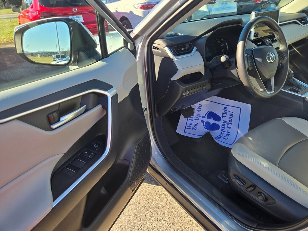 2025 Toyota RAV4 XLE Premium