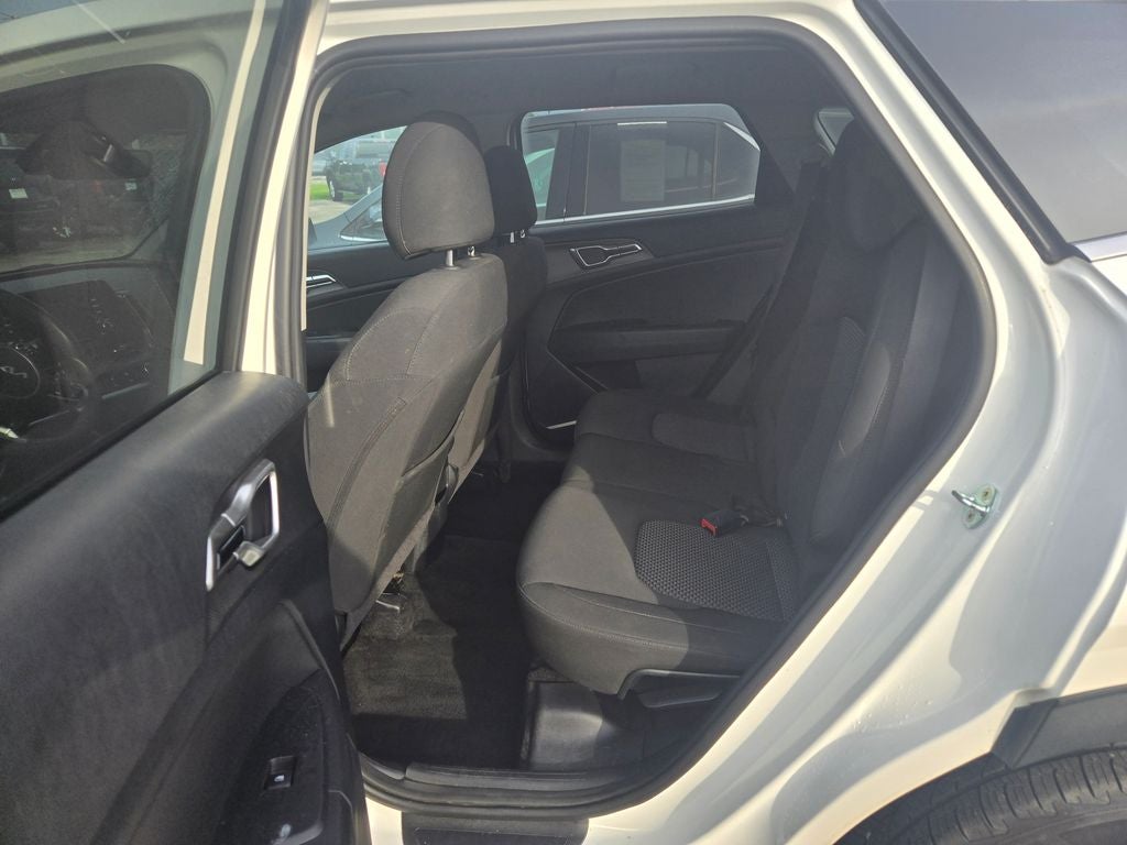 2023 Kia Sportage LX - Photo 8